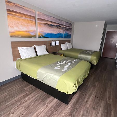 Days Inn By Wyndham Louisburg Bagian luar foto