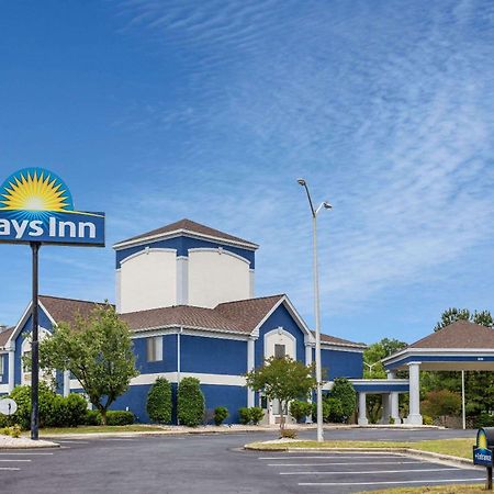 Days Inn By Wyndham Louisburg Bagian luar foto