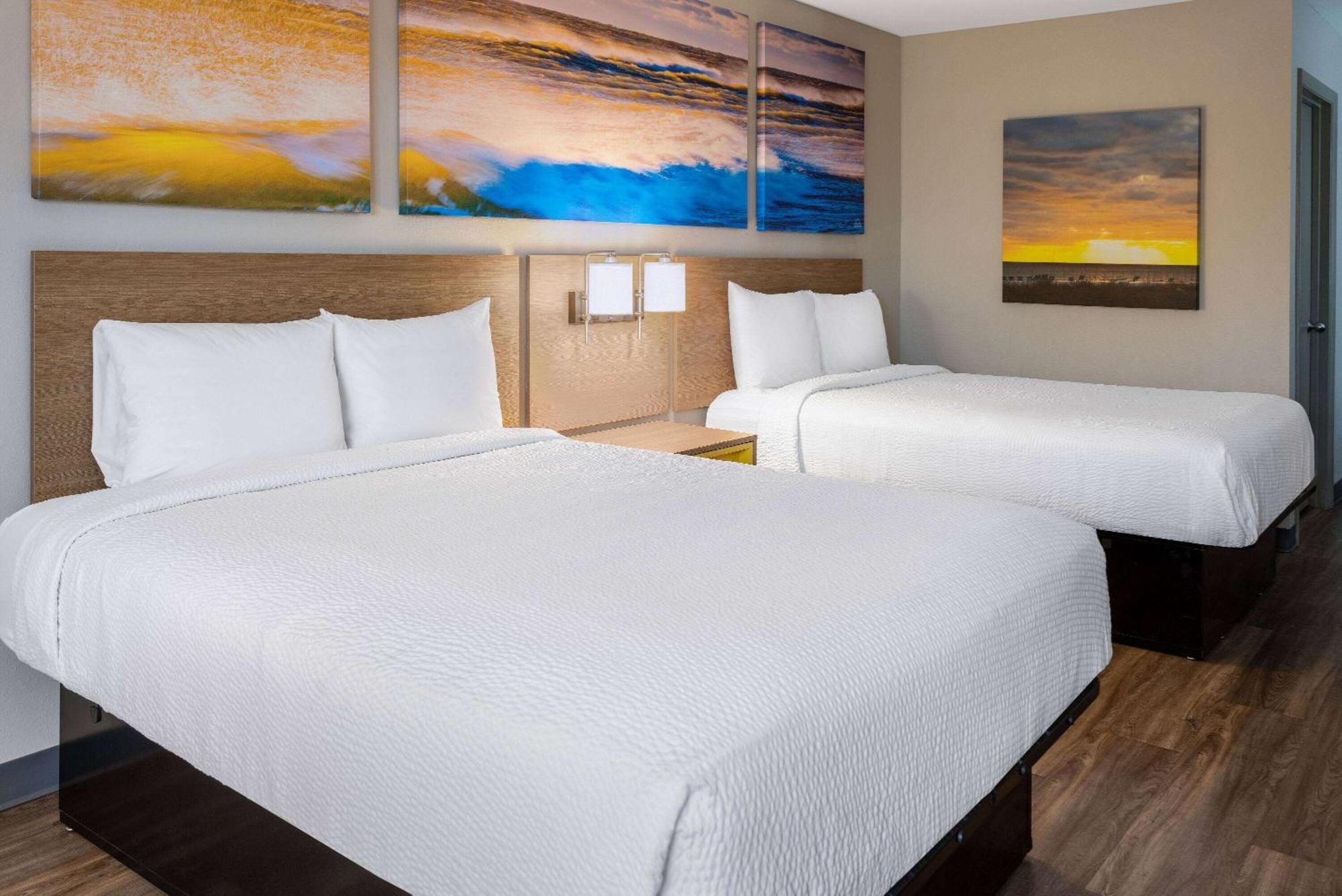 Days Inn By Wyndham Louisburg Bagian luar foto