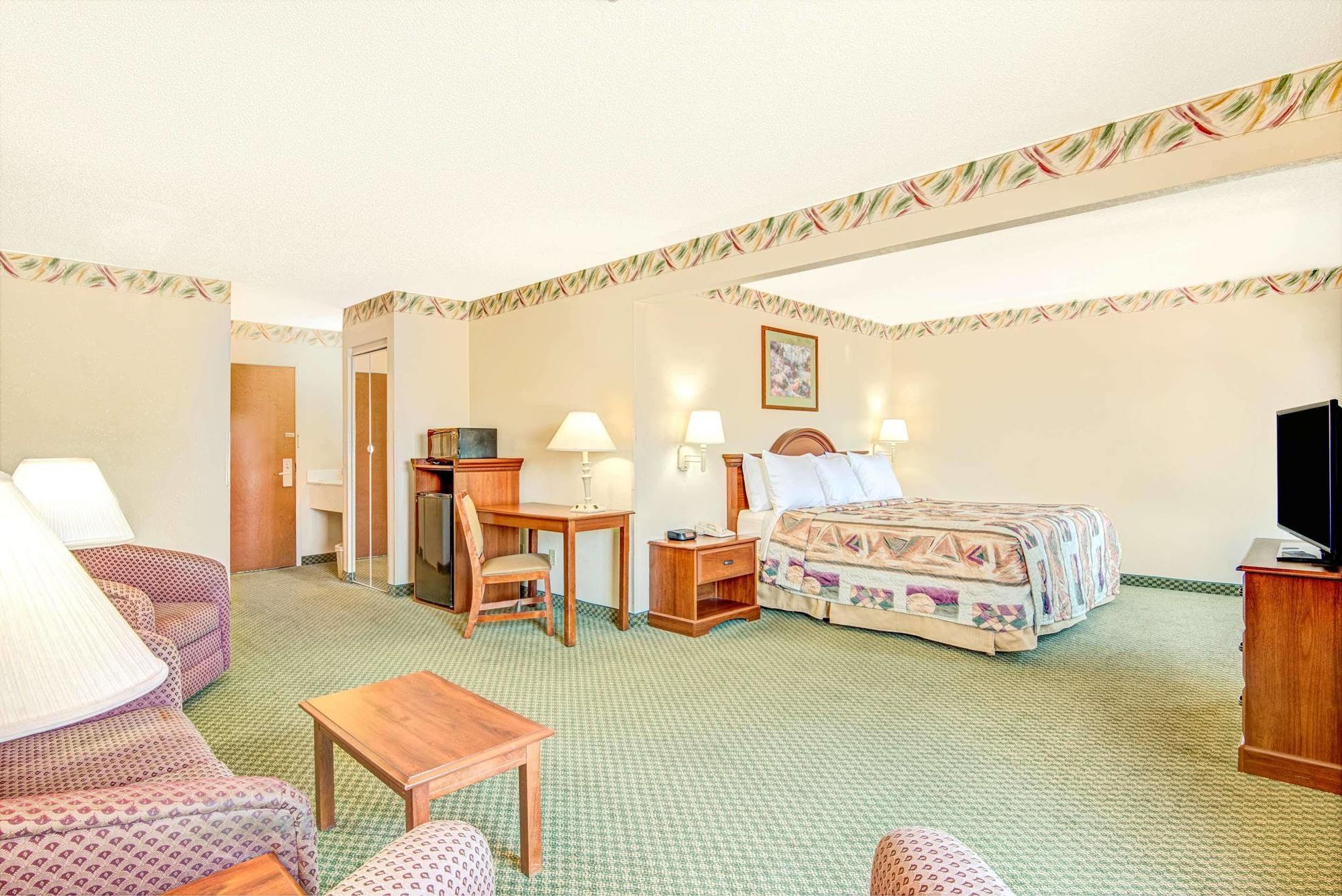 Days Inn By Wyndham Louisburg Bagian luar foto